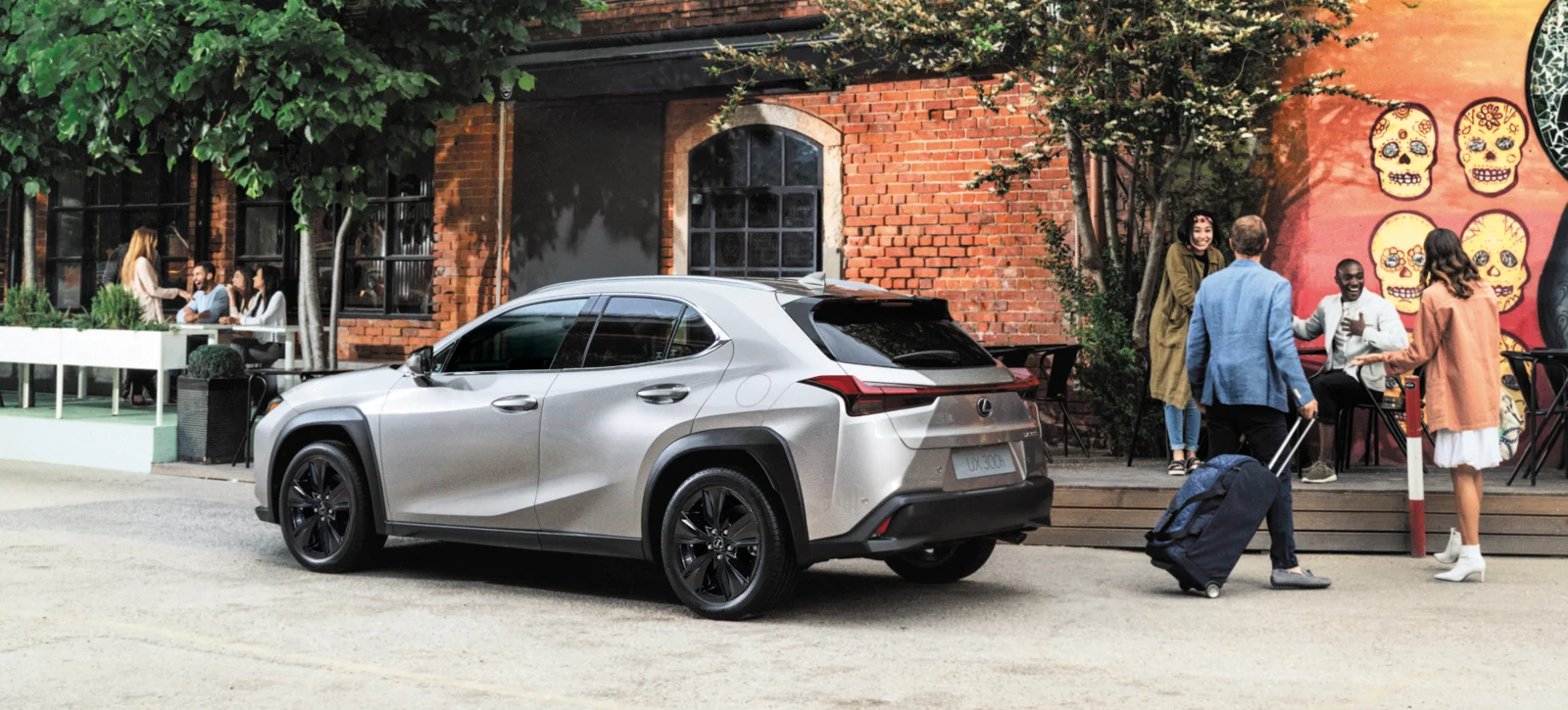 렉서스 UX 300h 2WD vs F SPORT: 같은 199ps에 667만원 더 쓰는 이유